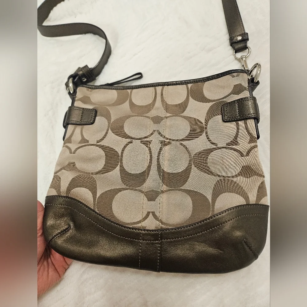 Coach Canvas Signature Chain Duffle Hangbag W/ Crossbody and Shoulder Bag - Picture 17 of 17